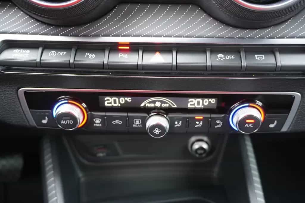 Audi Q2 1.4 TFSI S-Line Head-Up ACC Totwinkel Leder 05/2018-photo-29