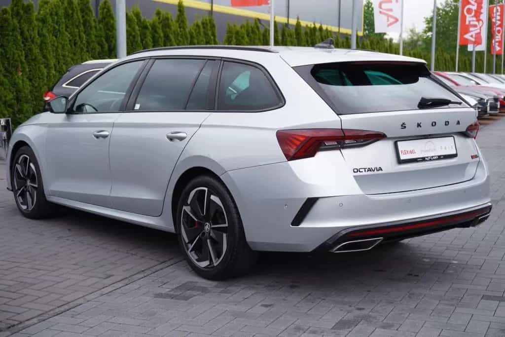 Skoda Octavia Combi 2.0 RS Head-Up 4x Sitzheizung Navi 08/2022-photo-2