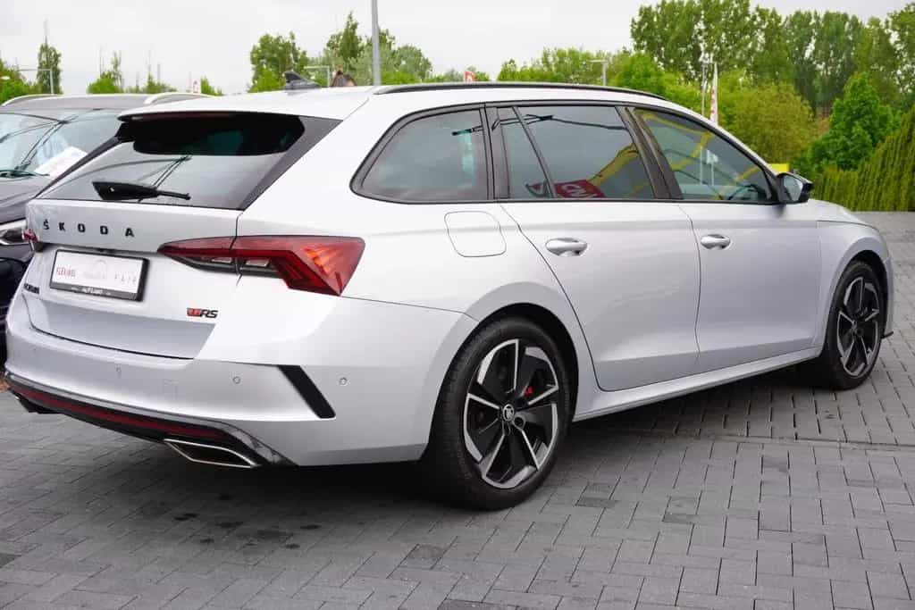 Skoda Octavia Combi 2.0 RS Head-Up 4x Sitzheizung Navi 08/2022-photo-4