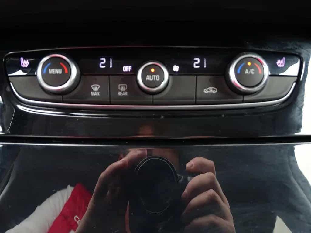 Opel Grandland X Klimaaut. PDC USB IntelliLink 05/2019-photo-12