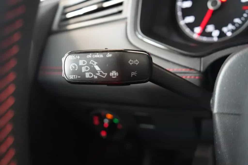 Seat Ibiza 1.0 TSI FR LED FullLink Tempomat PDC USB 08/2019-photo-23