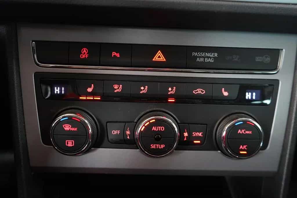 Seat Leon 1.5 Xcellence LED FullLink Kamera ACC DAB 06/2019-photo-17