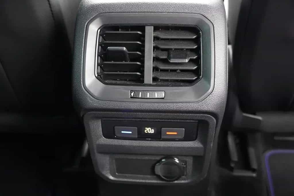 Volkswagen Tiguan 2.0 R DSG 4M LED ACC DCC Navi Alcantara 03/2021-photo-38