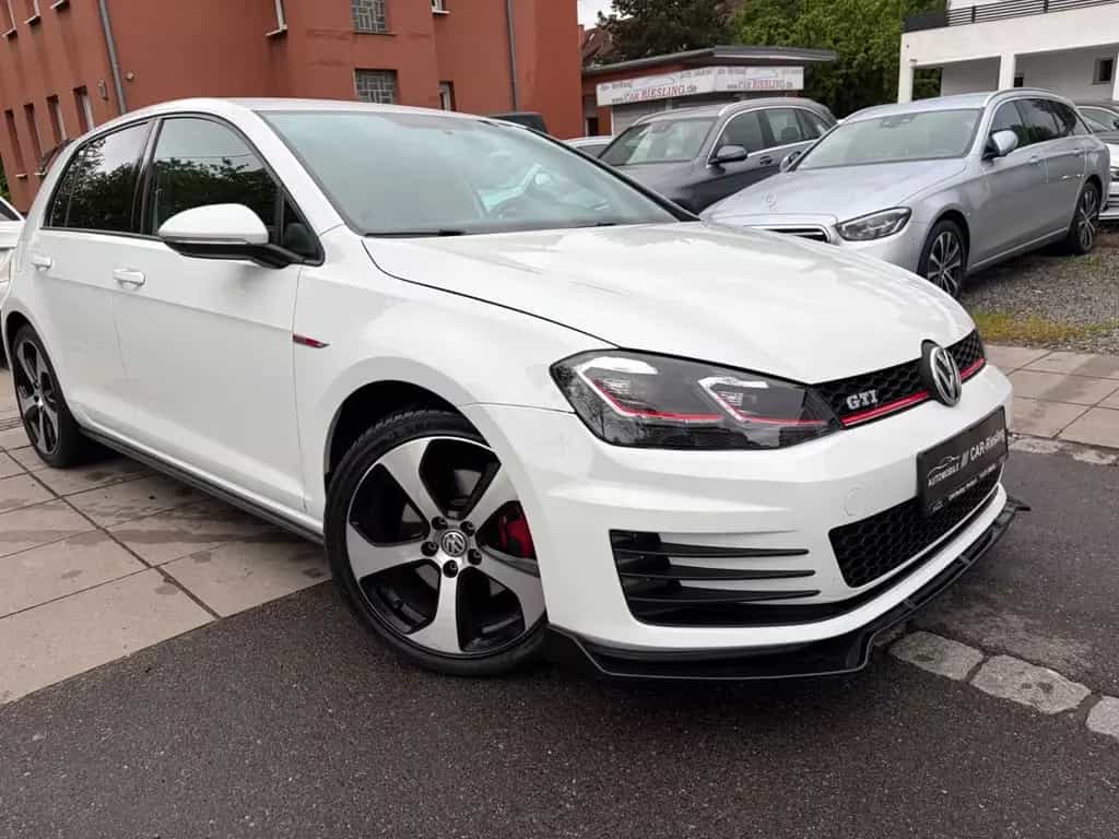 Volkswagen Golf 2.0 TSI DSG GTI/KAMERA/TEMPOM/ALU/NAVI/CarP 10/2017-photo-2