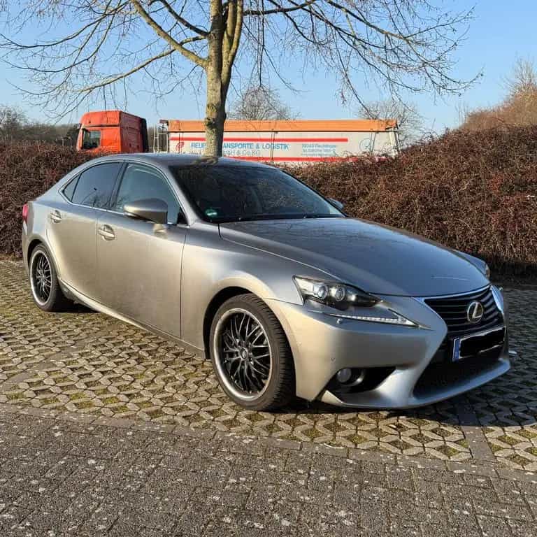 Lexus IS 300 2.5 300h Automatik - 10/2013-photo-2
