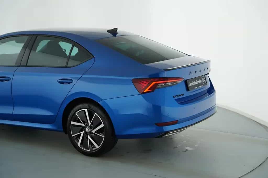 Skoda Octavia SPORTLINE 1.5TSI DSG STANDHEIZUNG+HEADUP 03/2023-photo-8