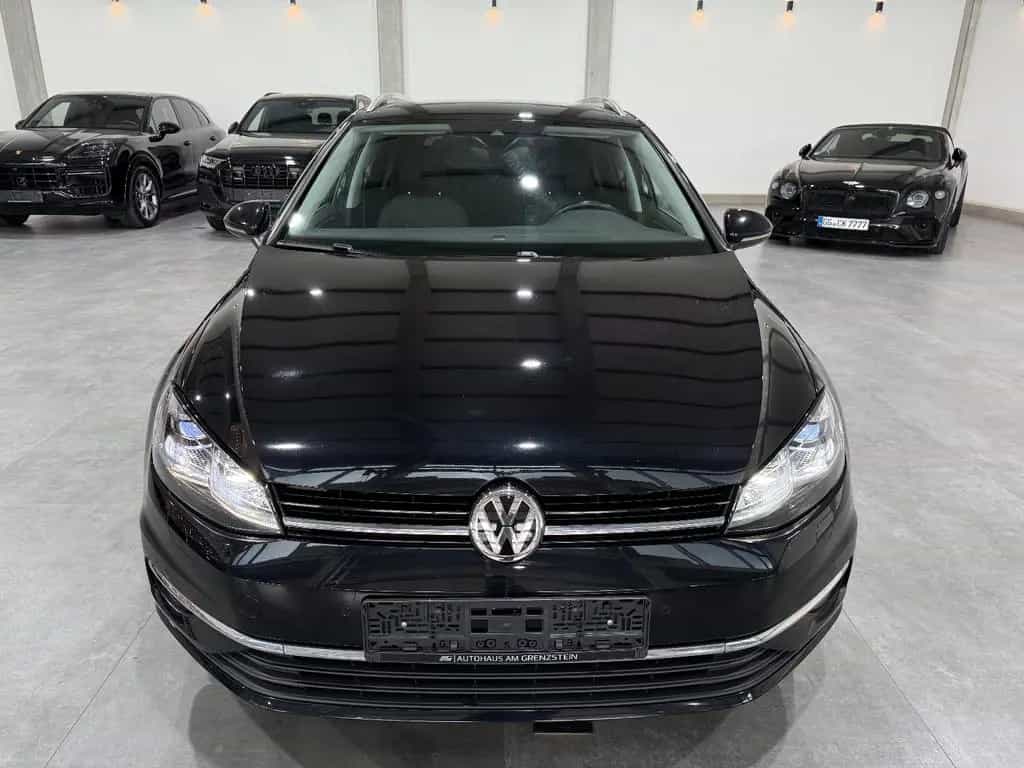 Volkswagen Golf VII Variant Highline*LED*8Fach*AHK*Ergo* 04/2017-photo-1