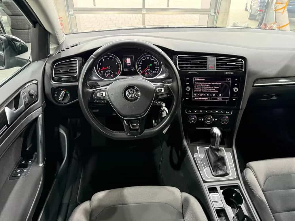 Volkswagen Golf VII Variant Highline*LED*8Fach*AHK*Ergo* 04/2017-photo-26