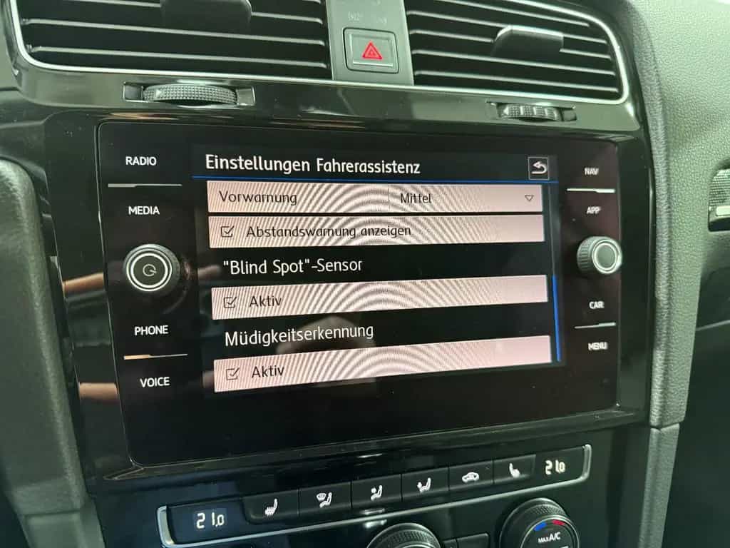 Volkswagen Golf VII Variant Highline*LED*8Fach*AHK*Ergo* 04/2017-photo-37