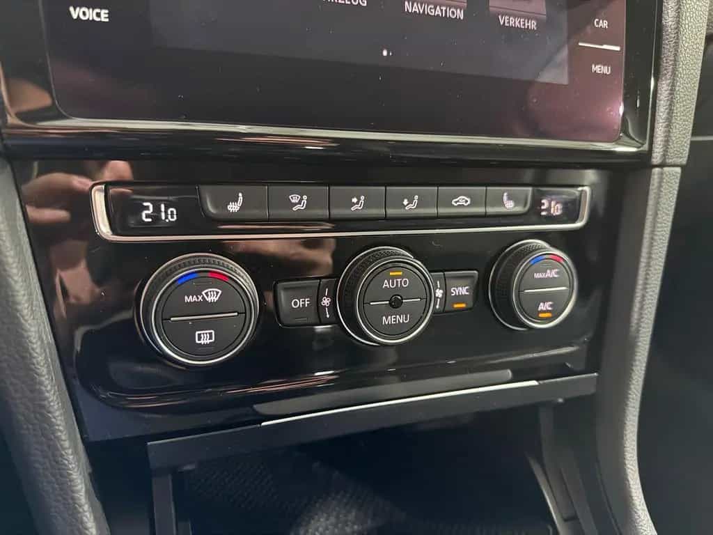 Volkswagen Golf VII Variant Highline*LED*8Fach*AHK*Ergo* 04/2017-photo-43