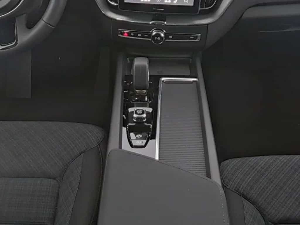 Volvo XC60 B5 B Core AWD Soundsystem LED ACC Apple 09/2025-photo-5