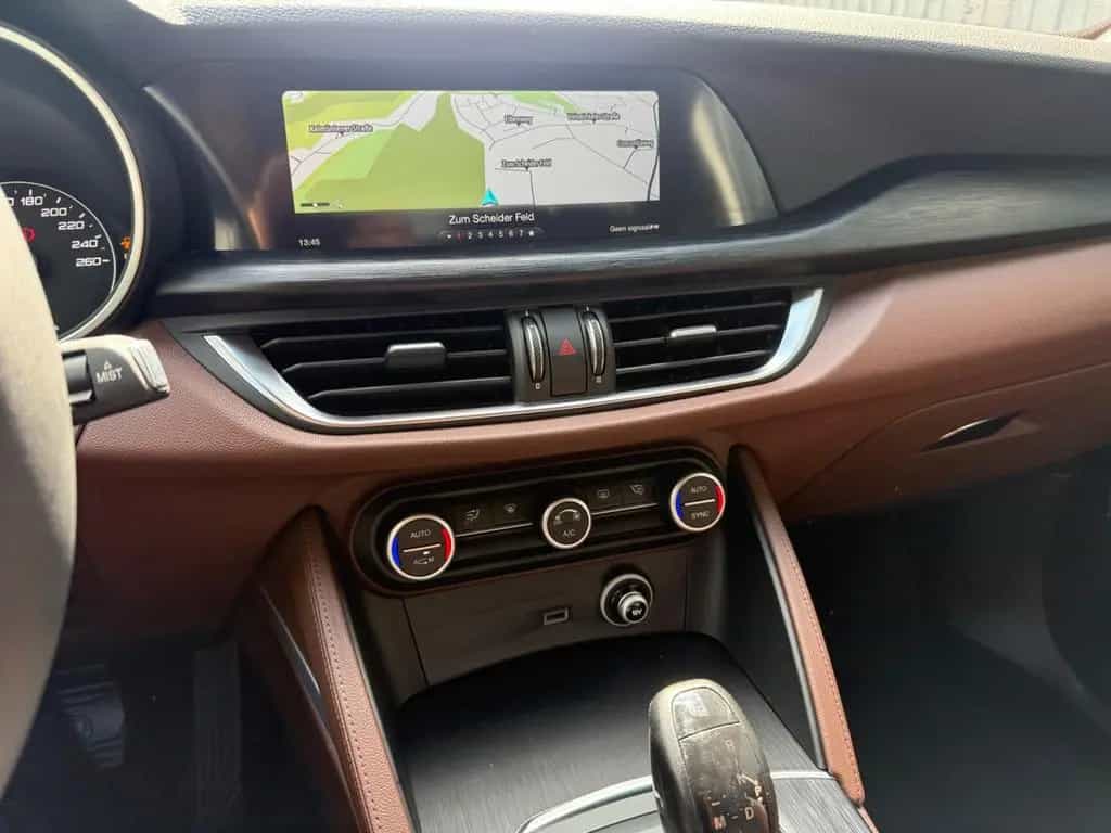 Alfa Romeo Stelvio Super Aut,Leder,Xenon,Navi,Kam,Temp,Eur6 01/2018-photo-17