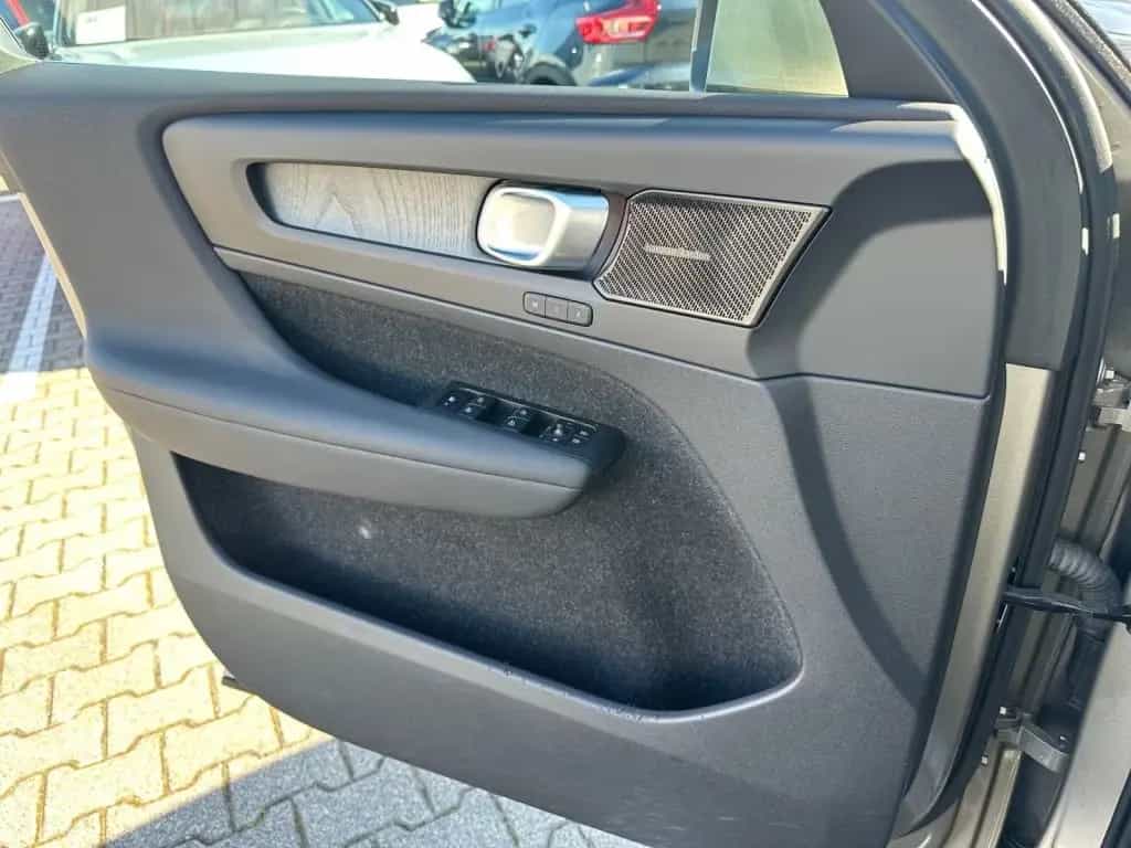 Volvo XC40 D4 AWD Geartronic Nur an Händler!!! 05/2021-photo-15