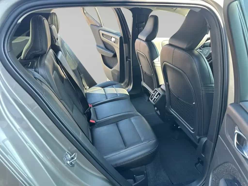 Volvo XC40 D4 AWD Geartronic Nur an Händler!!! 05/2021-photo-17