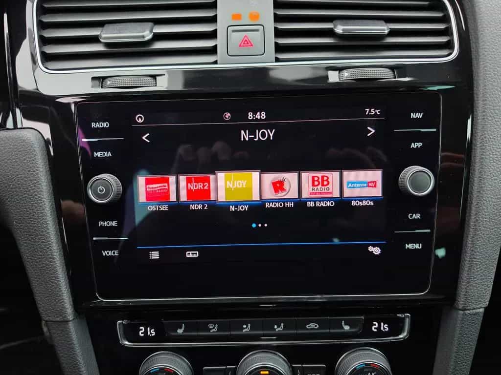 Volkswagen Golf VII 1.5 Highline TÜV Neu/Scheckh./LED/Sport 06/2020-photo-23