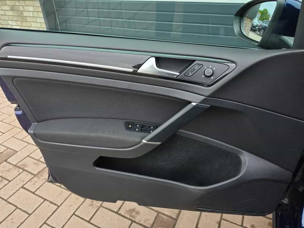 Volkswagen Golf VII 1.5 Highline TÜV Neu/Scheckh./LED/Sport 06/2020-photo-24