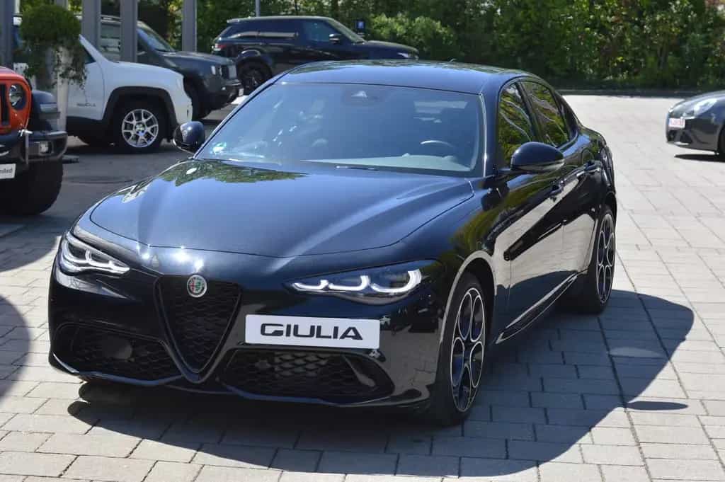 Alfa Romeo Giulia Veloce Q4 210PS/PREMIUM-P/MATRIX 04/2023-photo-0