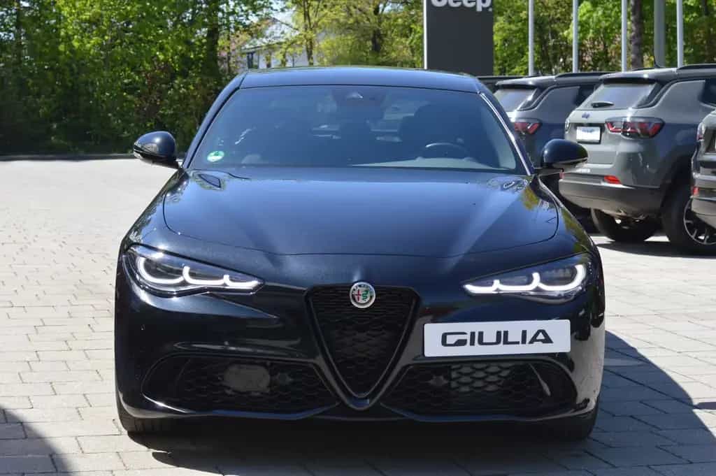 Alfa Romeo Giulia Veloce Q4 210PS/PREMIUM-P/MATRIX 04/2023-photo-1