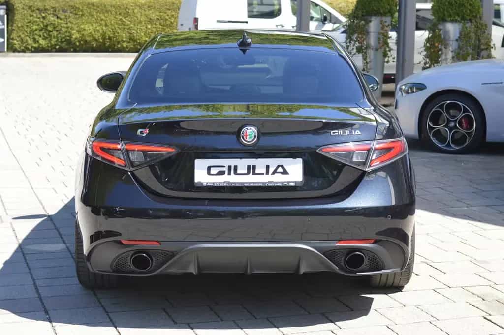Alfa Romeo Giulia Veloce Q4 210PS/PREMIUM-P/MATRIX 04/2023-photo-3