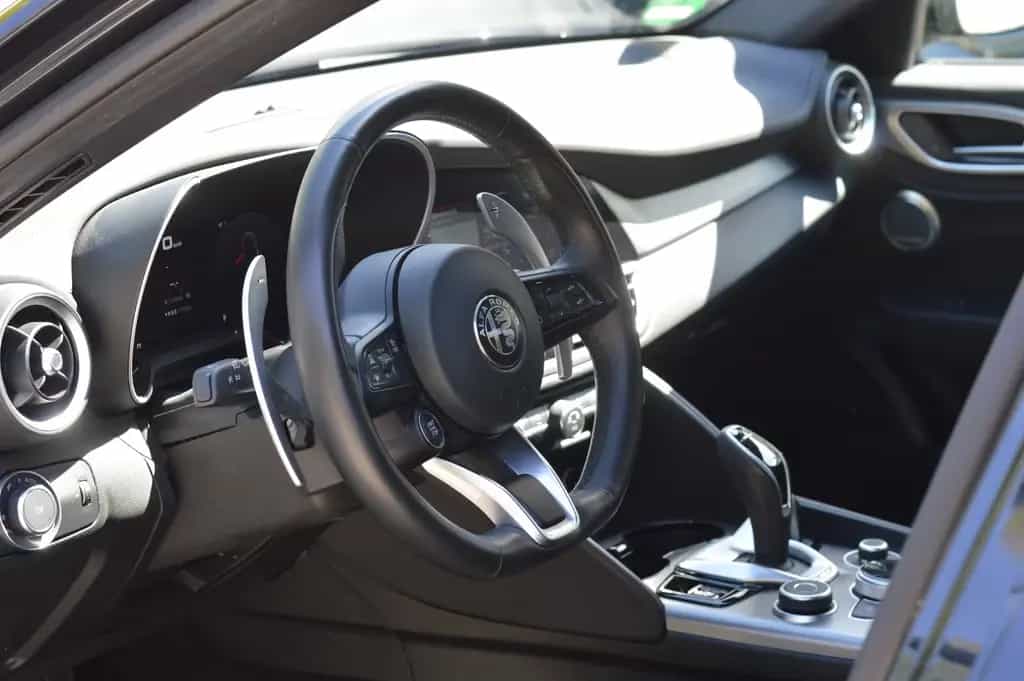 Alfa Romeo Giulia Veloce Q4 210PS/PREMIUM-P/MATRIX 04/2023-photo-8