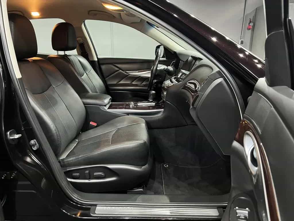 Infiniti Q70 2.2 D Premium|AUTOM|LEDER|LED|NAVI|R-CAM 03/2017-photo-11