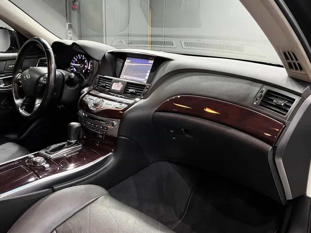 Infiniti Q70 2.2 D Premium|AUTOM|LEDER|LED|NAVI|R-CAM 03/2017-photo-16