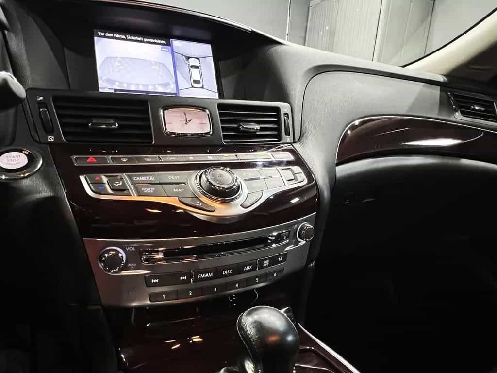 Infiniti Q70 2.2 D Premium|AUTOM|LEDER|LED|NAVI|R-CAM 03/2017-photo-17