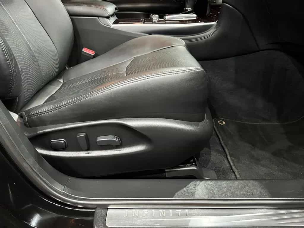 Infiniti Q70 2.2 D Premium|AUTOM|LEDER|LED|NAVI|R-CAM 03/2017-photo-26