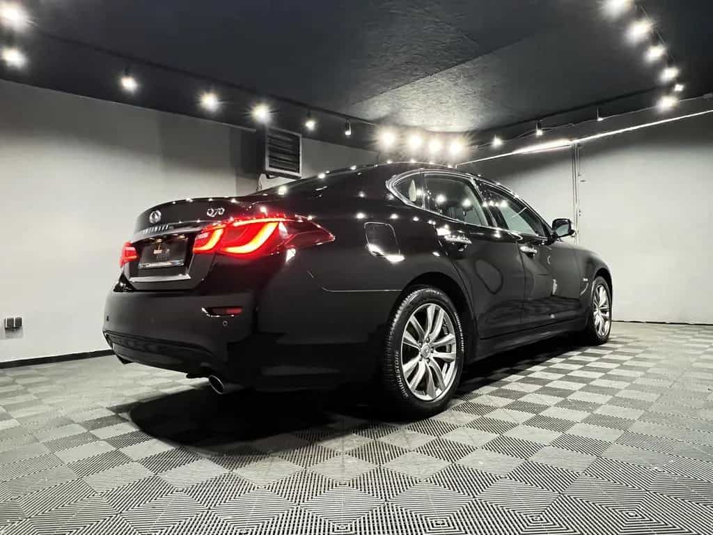 Infiniti Q70 2.2 D Premium|AUTOM|LEDER|LED|NAVI|R-CAM 03/2017-photo-3