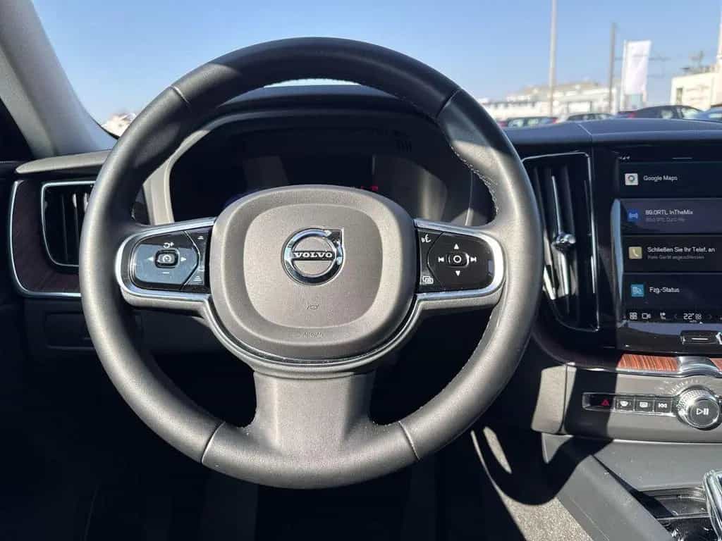 Volvo XC60 B4 FWD Plus Dark 4xSHZ AHK DAB+ LHZ STDHZ 02/2023-photo-11