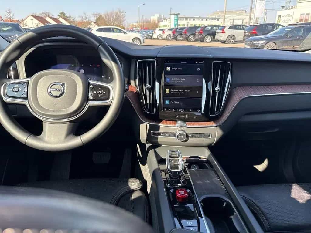 Volvo XC60 B4 FWD Plus Dark 4xSHZ AHK DAB+ LHZ STDHZ 02/2023-photo-15
