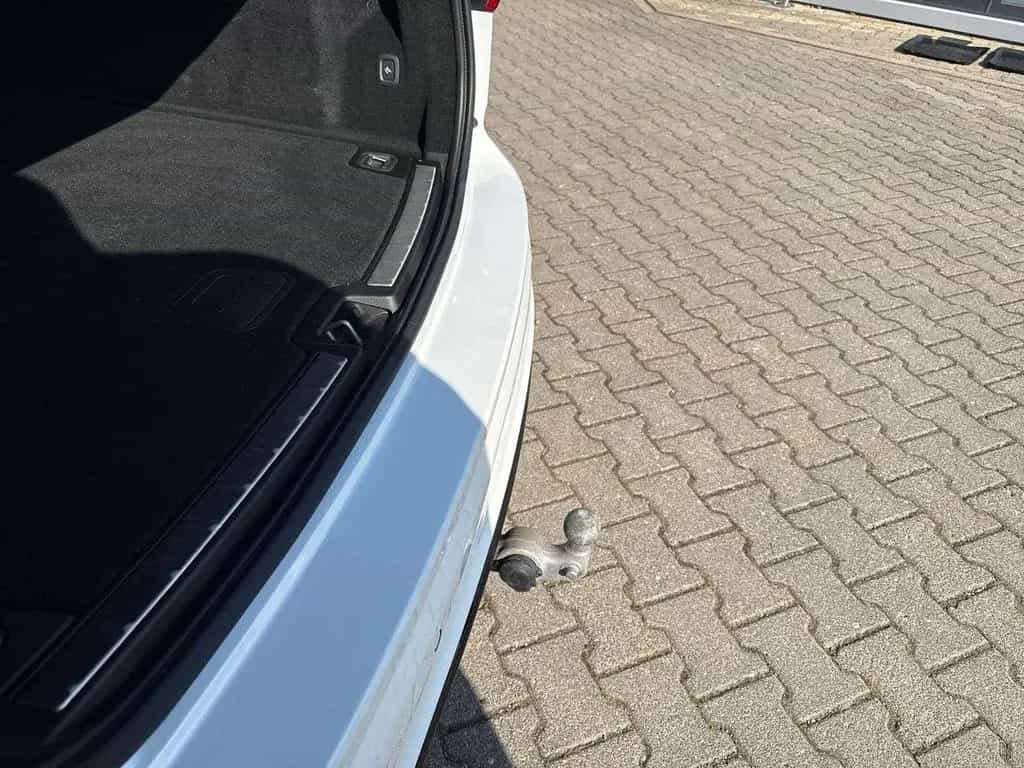 Volvo XC60 B4 FWD Plus Dark 4xSHZ AHK DAB+ LHZ STDHZ 02/2023-photo-20