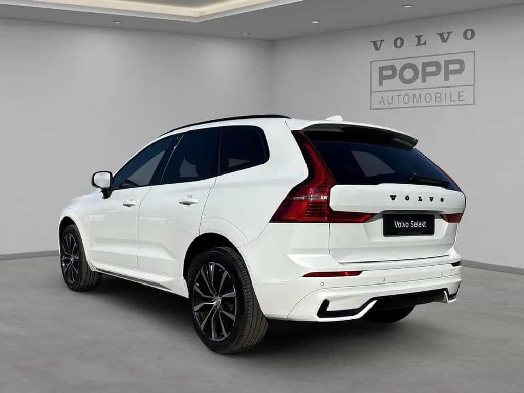 Volvo XC60 B4 FWD Plus Dark 4xSHZ AHK DAB+ LHZ STDHZ 02/2023-photo-3