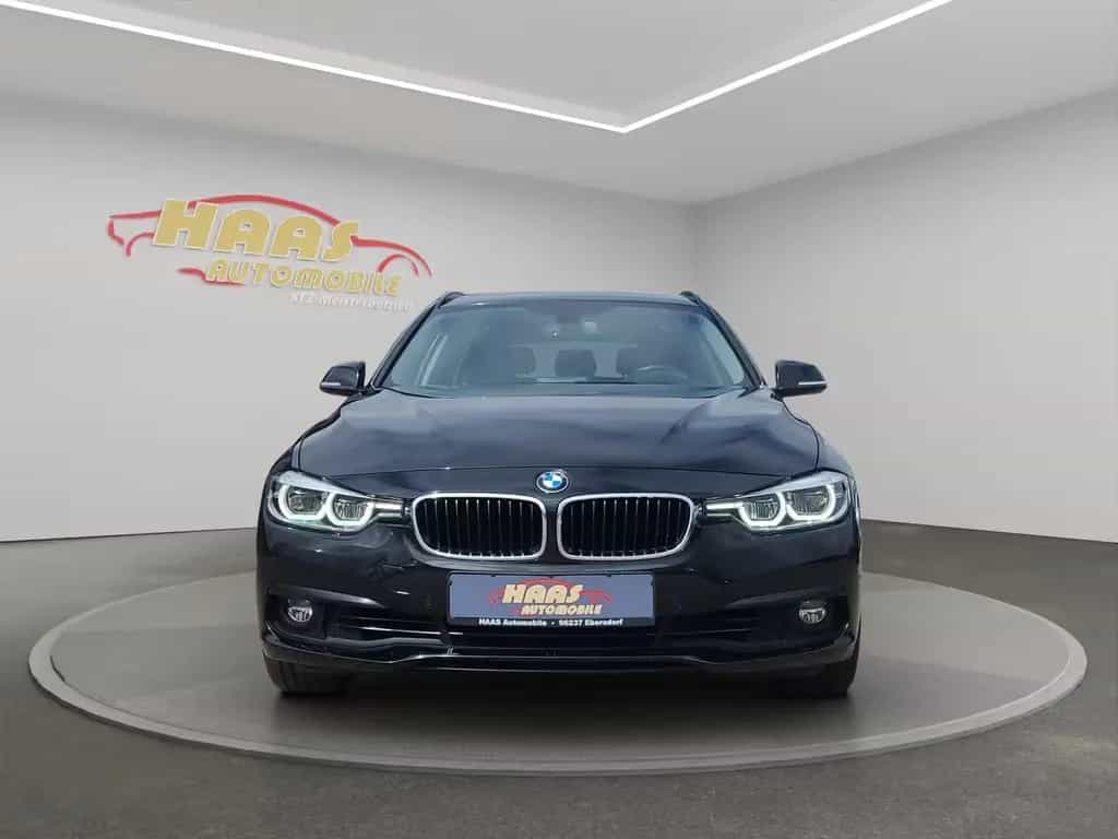 BMW 3 Series 320i Touring Advantage *LED*Panorama*Navi*AHK* 04/2018-photo-1