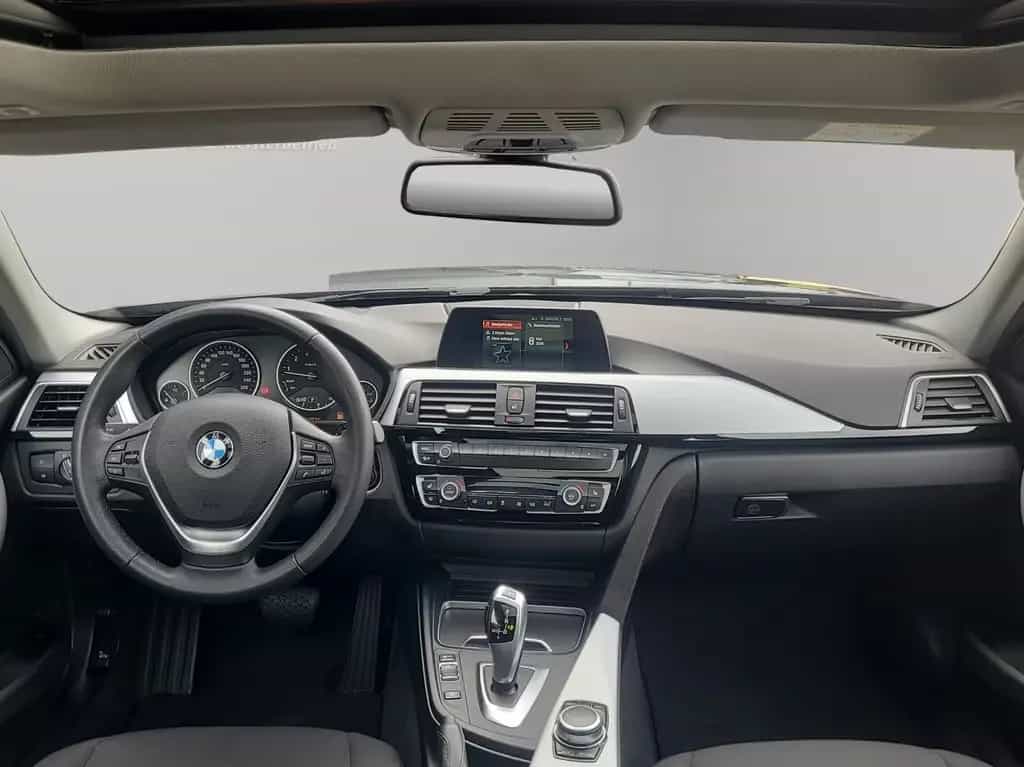BMW 3 Series 320i Touring Advantage *LED*Panorama*Navi*AHK* 04/2018-photo-11