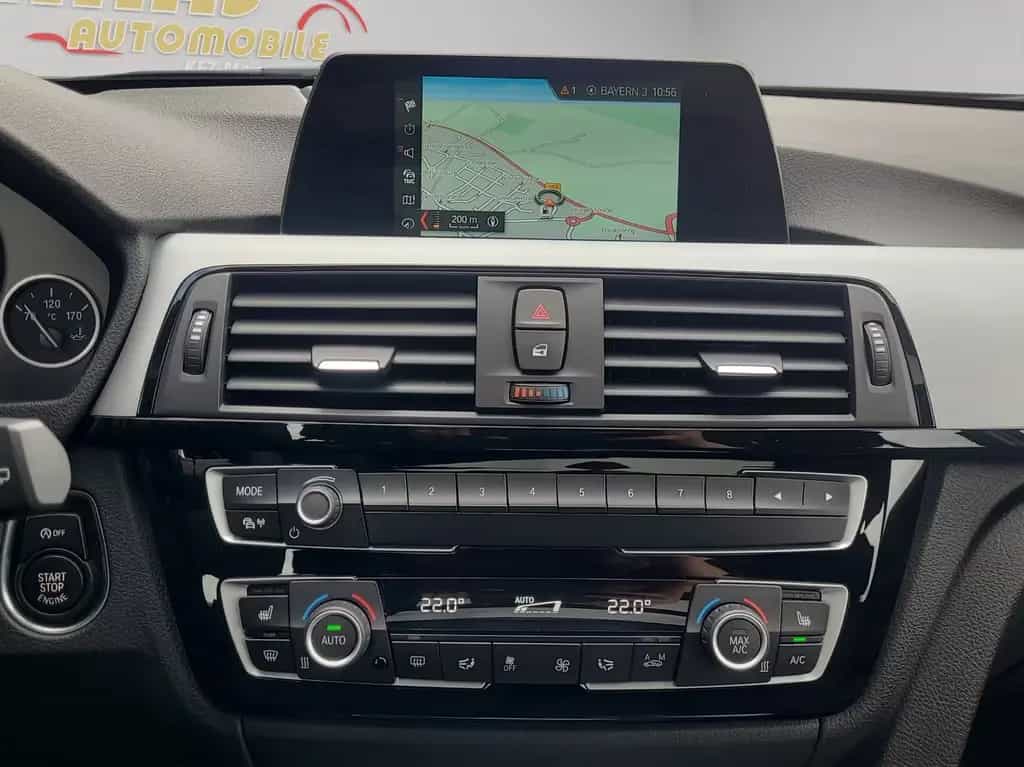 BMW 3 Series 320i Touring Advantage *LED*Panorama*Navi*AHK* 04/2018-photo-14