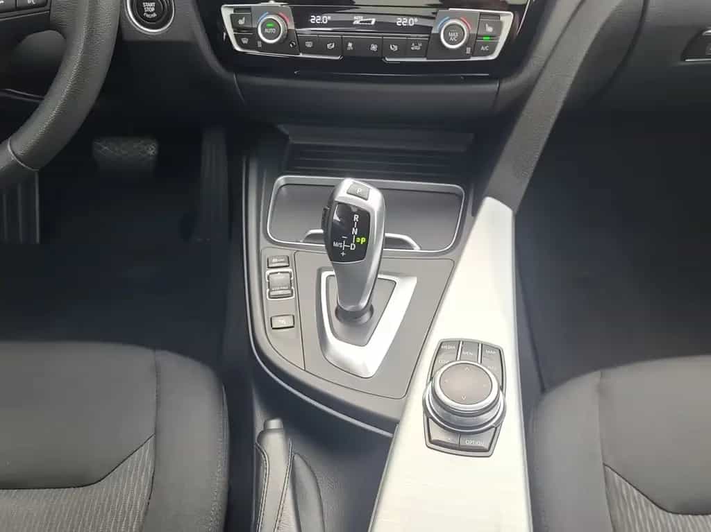 BMW 3 Series 320i Touring Advantage *LED*Panorama*Navi*AHK* 04/2018-photo-15
