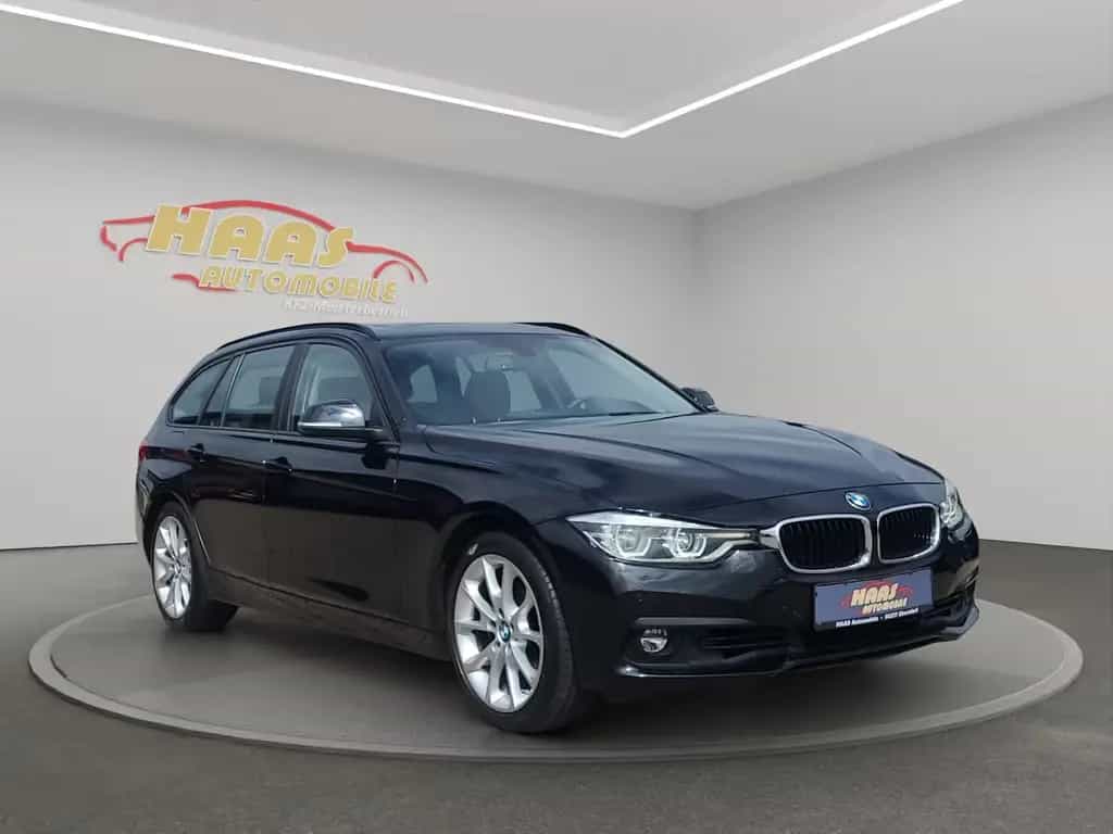 BMW 3 Series 320i Touring Advantage *LED*Panorama*Navi*AHK* 04/2018-photo-2