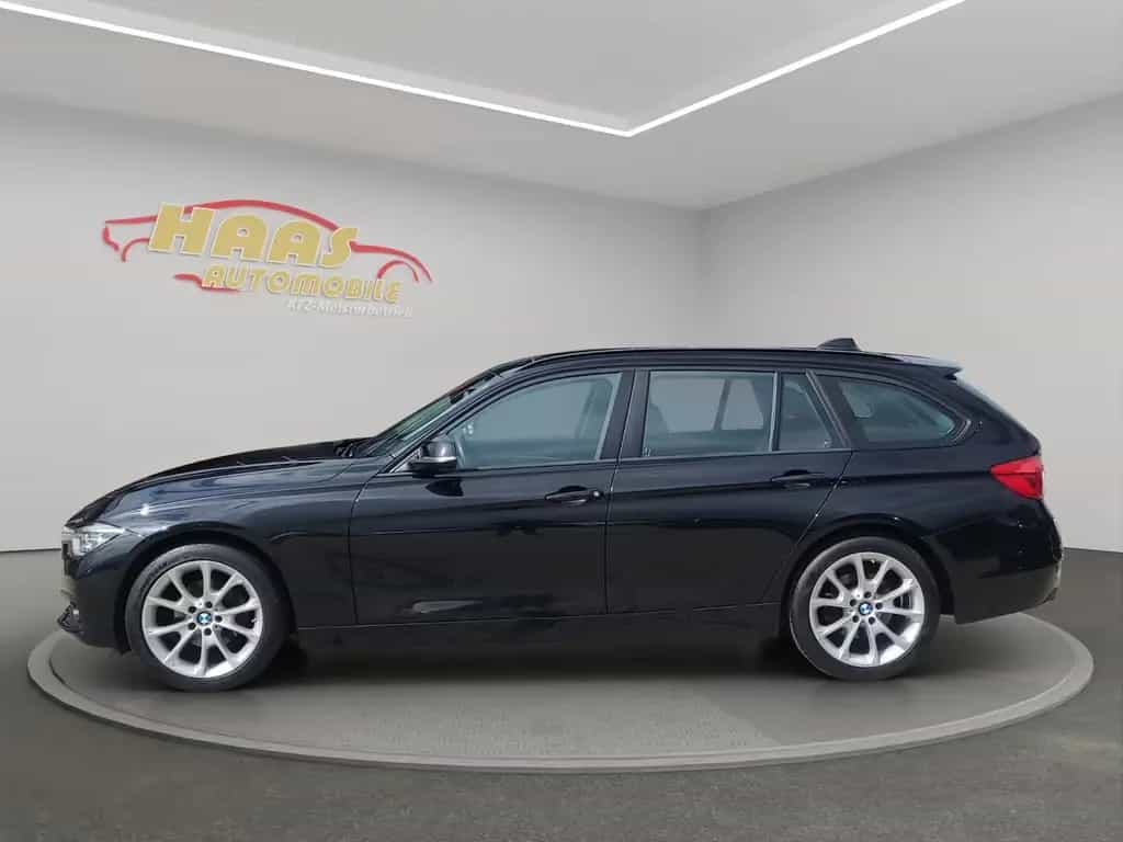 BMW 3 Series 320i Touring Advantage *LED*Panorama*Navi*AHK* 04/2018-photo-3