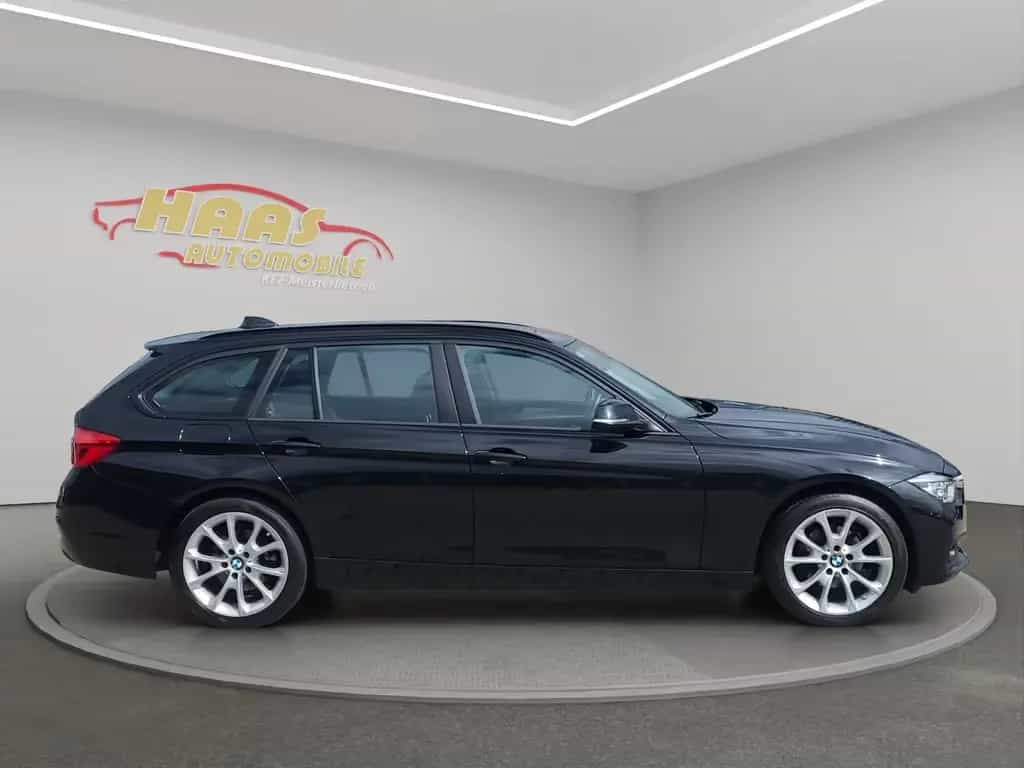 BMW 3 Series 320i Touring Advantage *LED*Panorama*Navi*AHK* 04/2018-photo-4