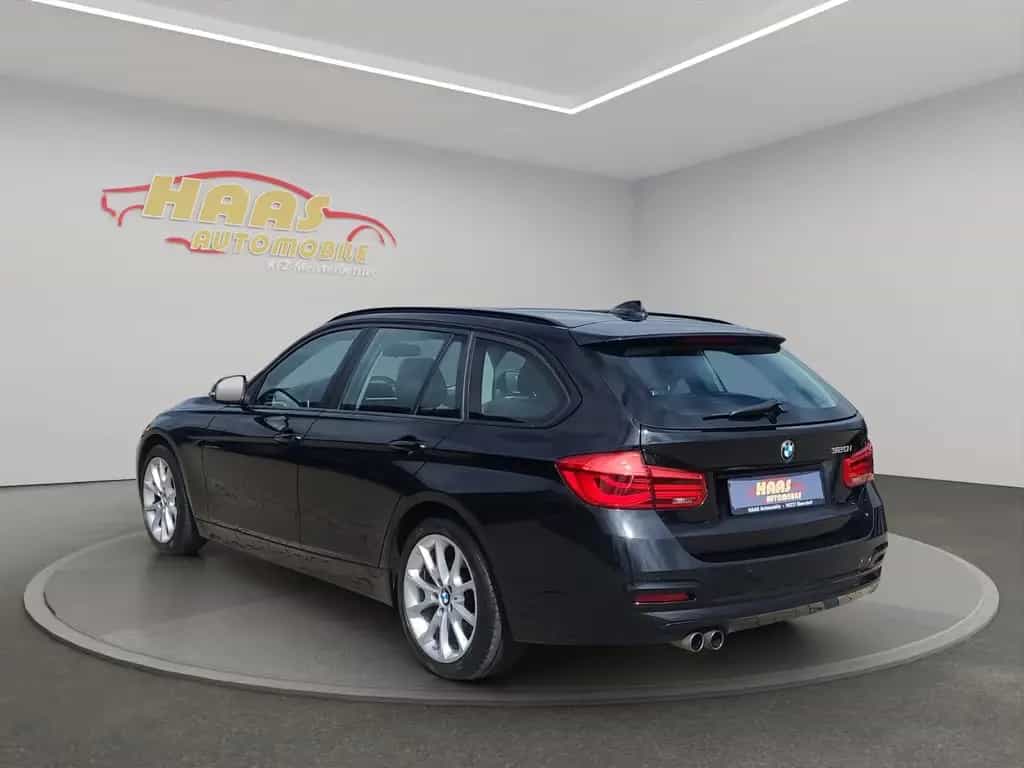 BMW 3 Series 320i Touring Advantage *LED*Panorama*Navi*AHK* 04/2018-photo-5