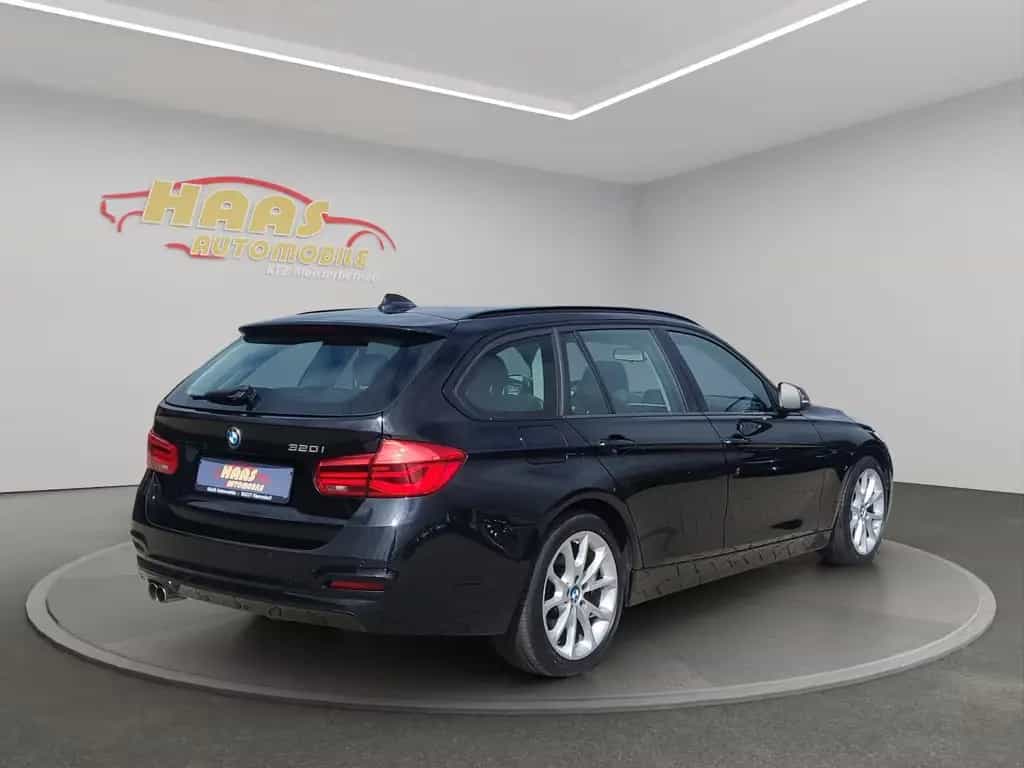BMW 3 Series 320i Touring Advantage *LED*Panorama*Navi*AHK* 04/2018-photo-7
