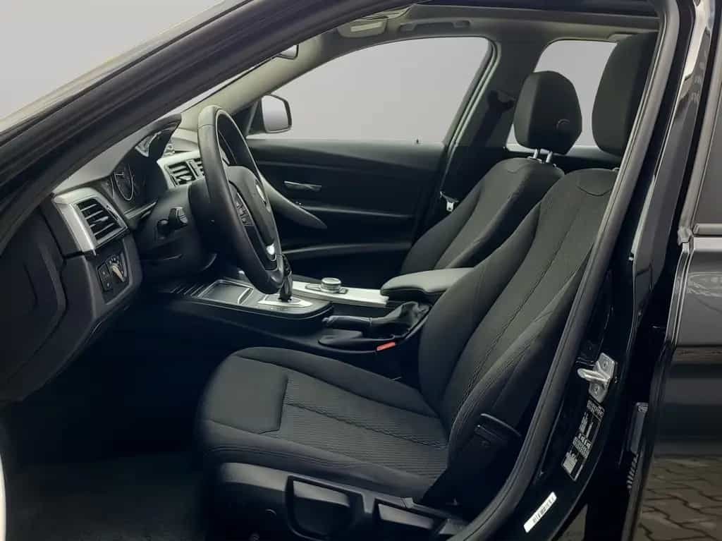BMW 3 Series 320i Touring Advantage *LED*Panorama*Navi*AHK* 04/2018-photo-8