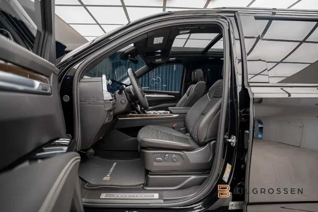 Cadillac Escalade Platinum Sport Exclusive Seats 24" MY26 null-photo-16