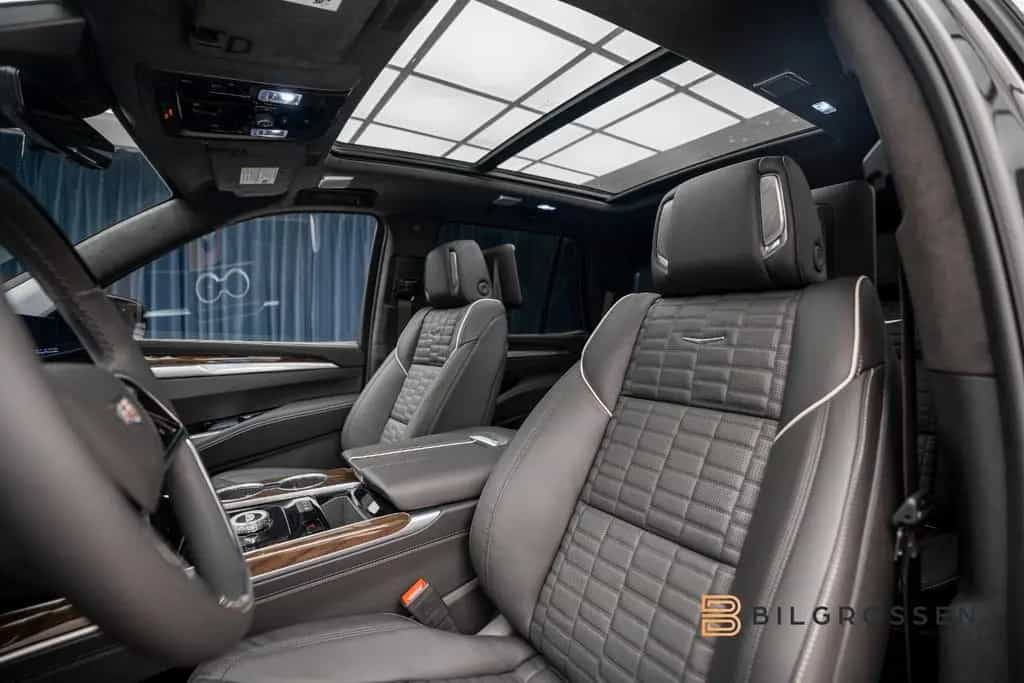Cadillac Escalade Platinum Sport Exclusive Seats 24" MY26 null-photo-17