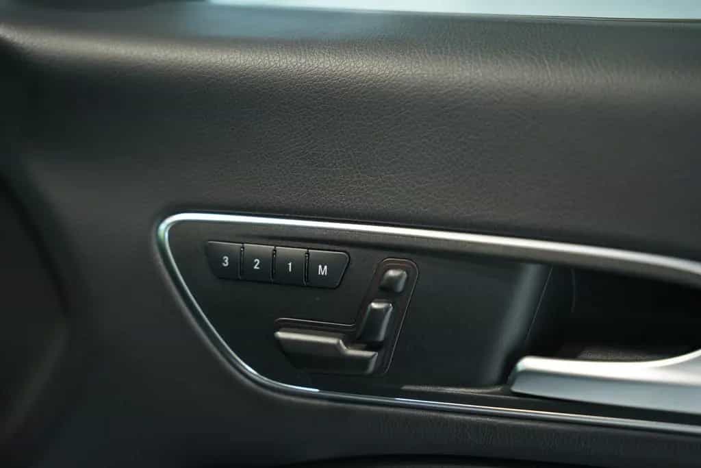 Mercedes-Benz CLA 200 Shooting Brake 2.H *Pano *H&K*Memory*ACC 06/2015-photo-20