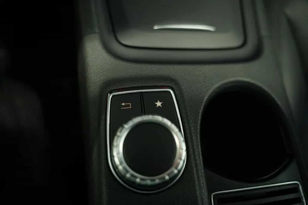 Mercedes-Benz CLA 200 Shooting Brake 2.H *Pano *H&K*Memory*ACC 06/2015-photo-31