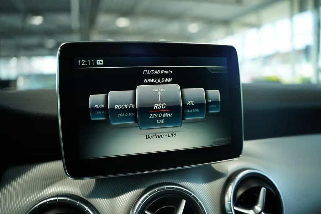 Mercedes-Benz CLA 200 Shooting Brake 2.H *Pano *H&K*Memory*ACC 06/2015-photo-35