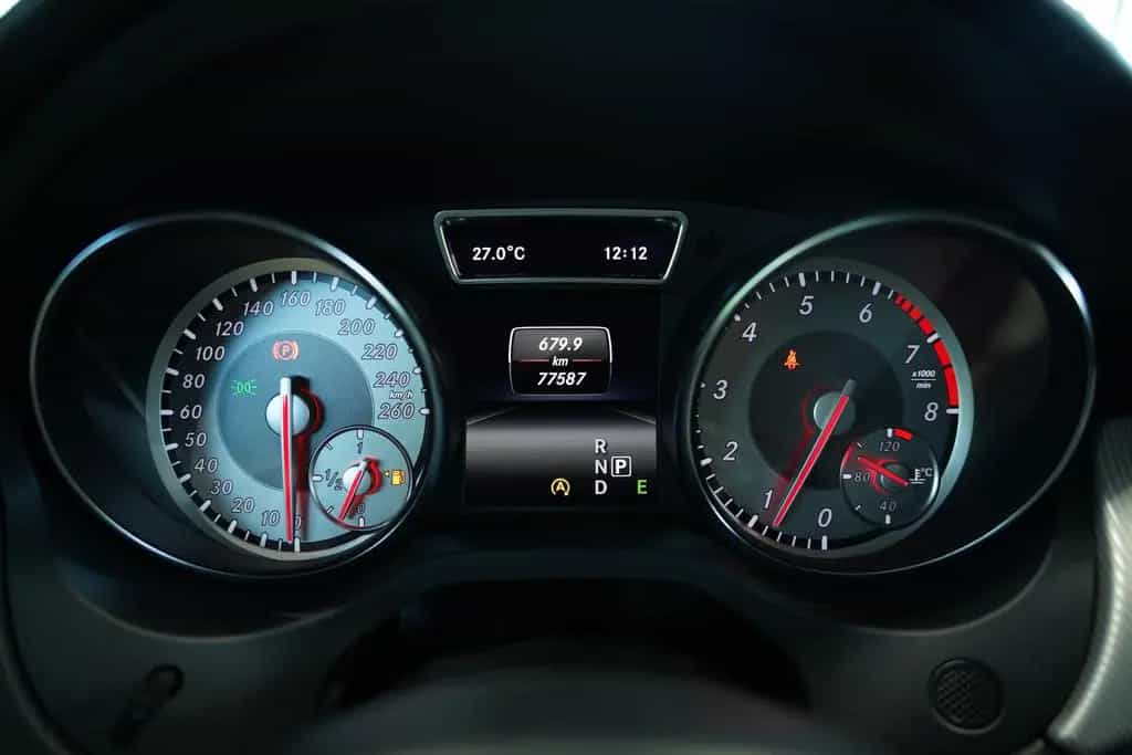 Mercedes-Benz CLA 200 Shooting Brake 2.H *Pano *H&K*Memory*ACC 06/2015-photo-38