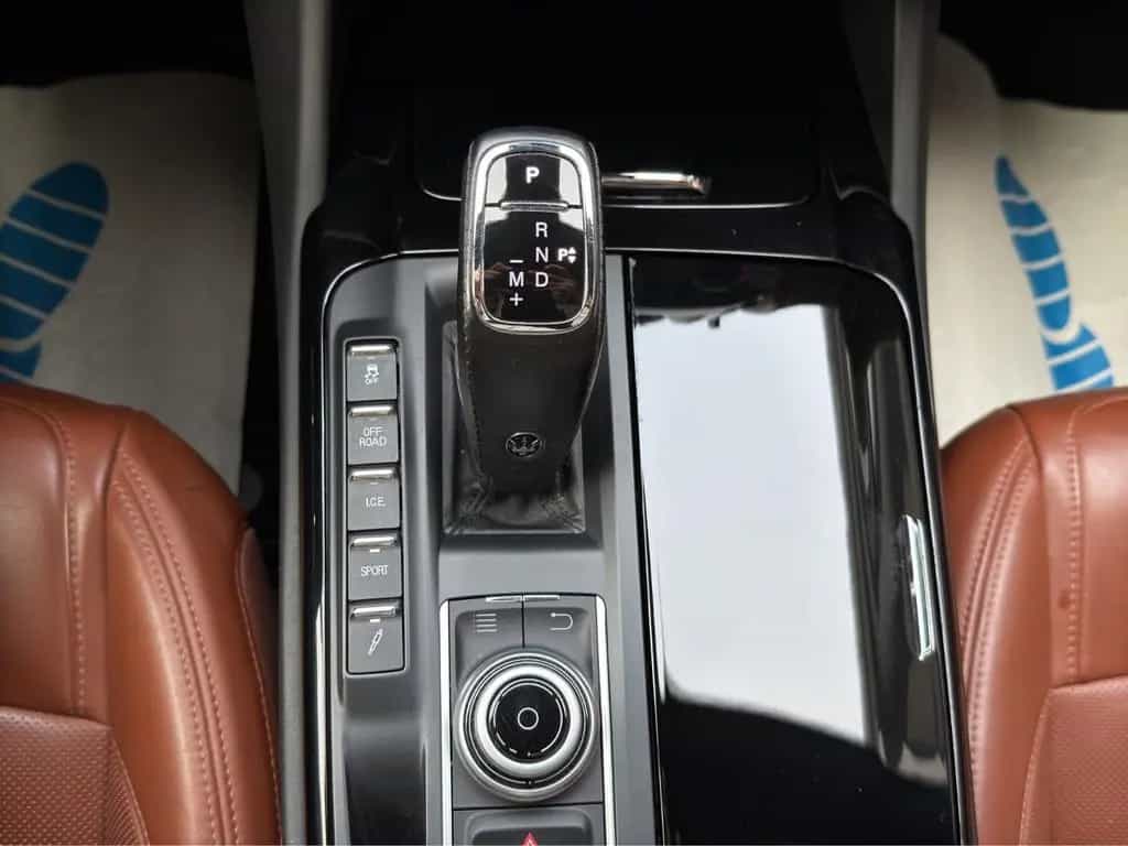 Maserati Levante GranSport S Q4*PANO*LED*SOFT*B&W*360° 07/2020-photo-19